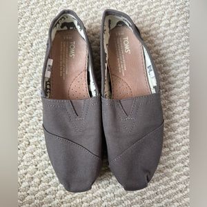 Tom’s Canvas Ash Sz 6.5